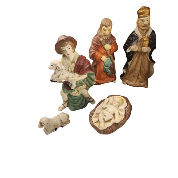 Large Nativity Christmas Holiday Set With 9 Figurines & Stable - Picture 15 of 16